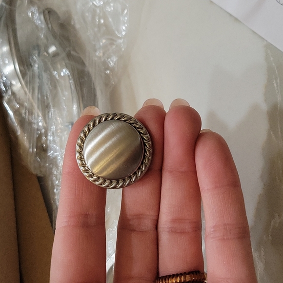 Brushed nickle cabinet knobs - Picture 4 of 6